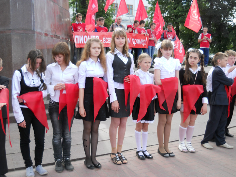 19 МАЯ в г.Рязани на пл. Ленина прошла торжественная линейка, посвященная 90-летию Пионерской организации