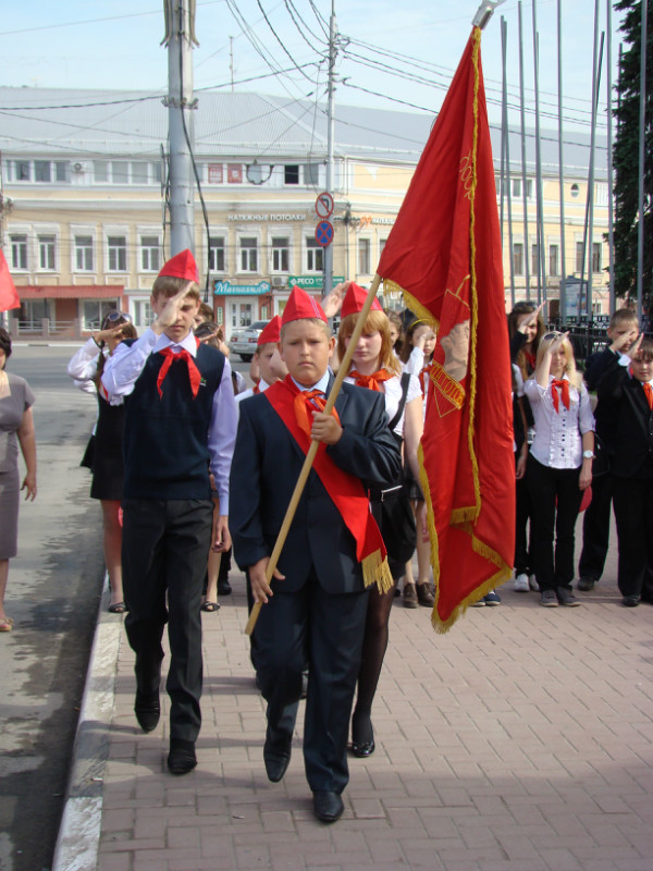 19 МАЯ в г.Рязани на пл. Ленина прошла торжественная линейка, посвященная 90-летию Пионерской организации