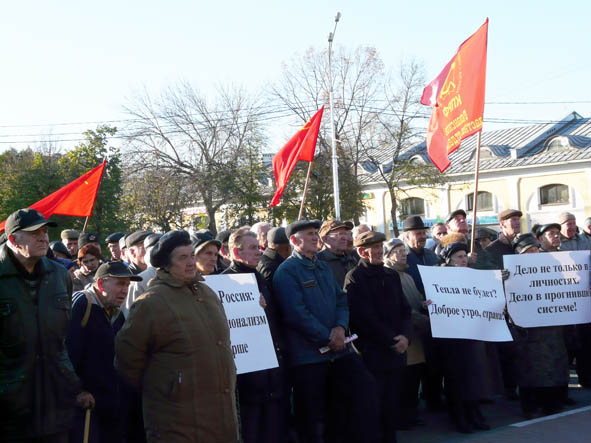 7 октября в Рязани на пл. Ленина прошел организованный обкомом КПРФ митинг протеста против лишения населения элементарных коммунальных услуг