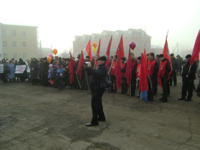 Фоторепортаж с демонстрации и митинга 7-го ноября 2010 года г. Сасово Рязанская область