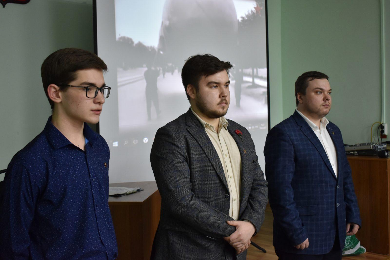 Рязанские комсомольцы провели акцию «Знамя нашей победы»