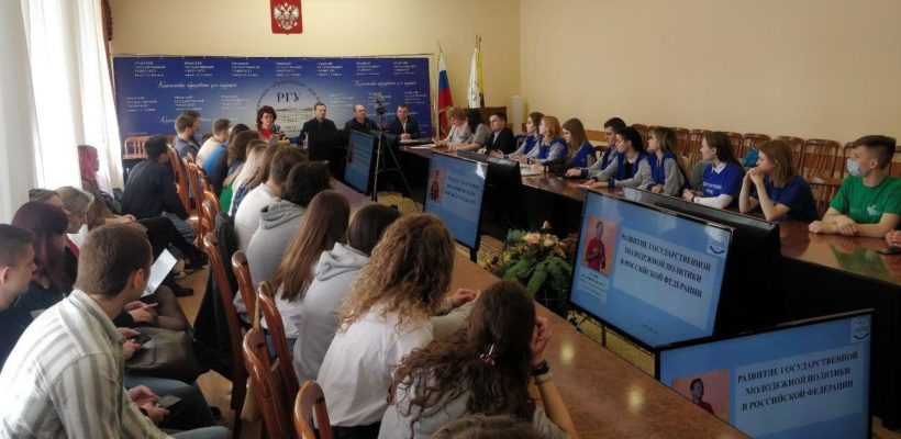 Депутат Госдумы Владимир Исаков встретился с рязанскими студентами
