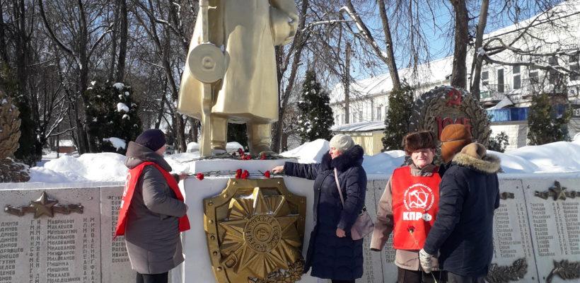 Клепиковские  коммунисты-активисты  помнят и чтят День рождения Вооруженных сил и Военно-Морского флота