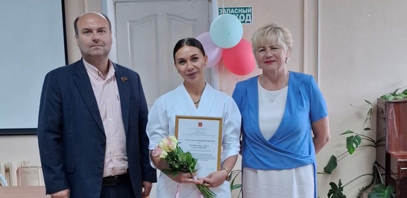 Депутаты-коммунисты поздравили мед работников Рязанского областного клинического госпиталя для ветеранов войн