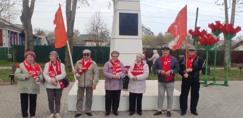 Сасовские коммунисты отметили день рождения В.И. Ленина субботником и возложением цветов