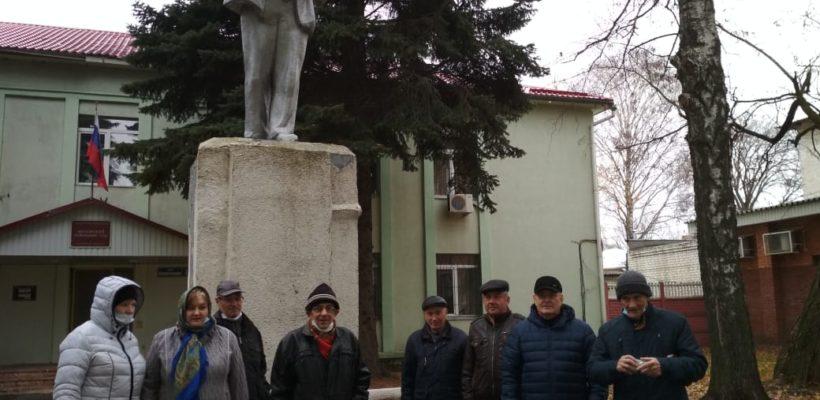В Шилово коммунисты возложили цветы у памятника В.И.Ленина