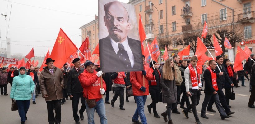 В Рязани состоялись торжественные шествие и митинг в честь 101-й годовщины Великого Октября
