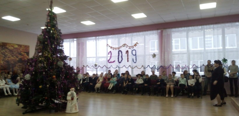 В школе №32 посёлка Солотча прошёл новогодний утренник с участием депутатов-коммунистов