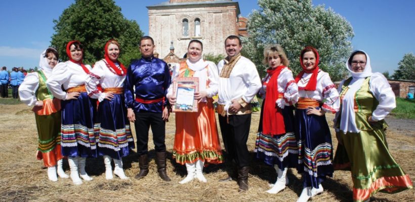 Сасовские коммунисты приняли участие в фестивале казачьей культуры «Весело да громко казаки поют»