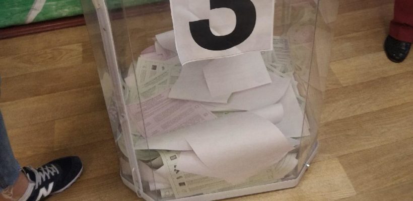 Нарушения на выборах продолжаются: на участках выдают по два бюллетеня по партийным спискам
