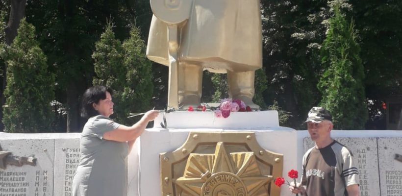 Клепиковские коммунисты возложили цветы к памятнику Солдата- Освободителя в День Памяти и Скорби !