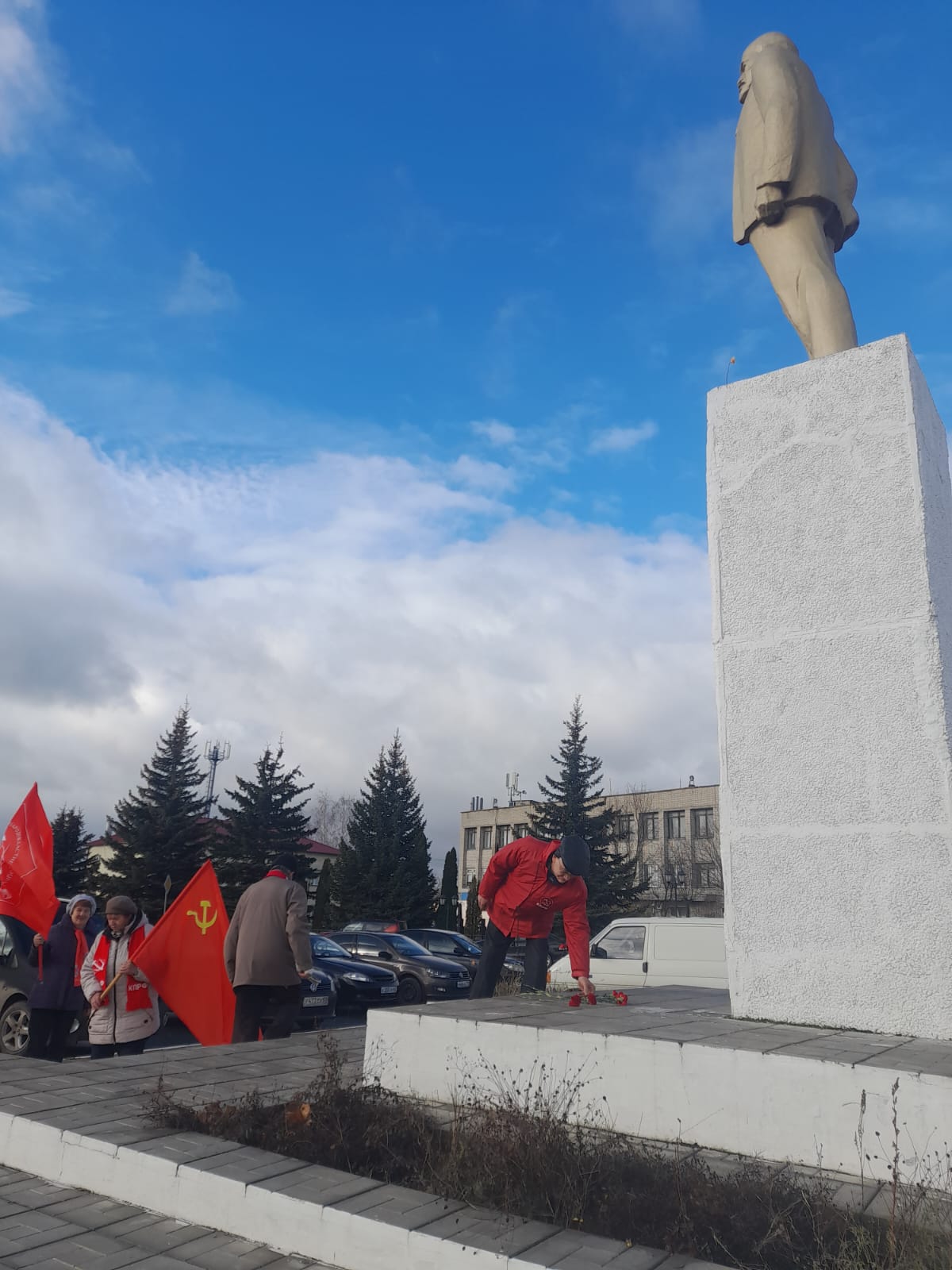 Клепиковские коммунисты отметили день Великой Октябрьской социалистической революции