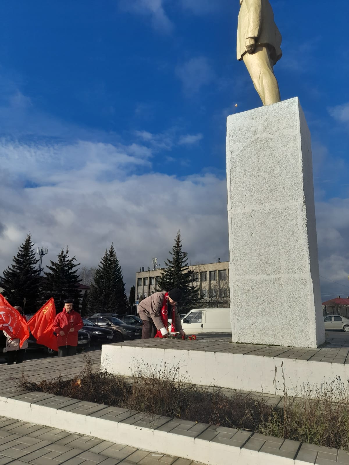 Клепиковские коммунисты отметили день Великой Октябрьской социалистической революции