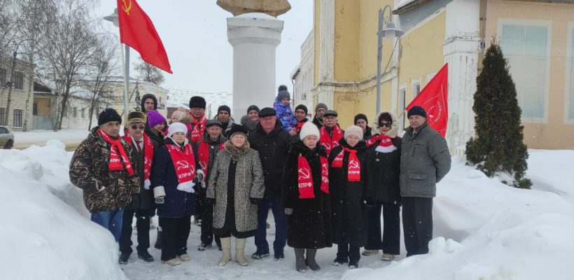 Сасовские коммунисты отметили 108-ю годовщину создания РККА