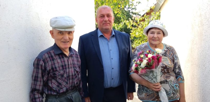 Сасовские коммунисты поздравили с международным днём пожилого человека семью Почетного гражданина г. Сасово