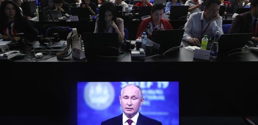 «Всенародная любовь» к Путину ужалась до предпротестного уровня