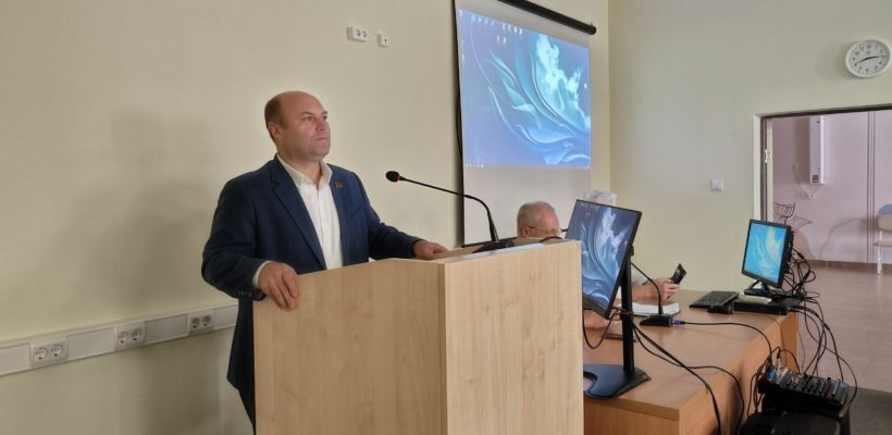 Депутат-коммунист Денис Сидоров вручил награды и памятные подарки Рязанской областной думы