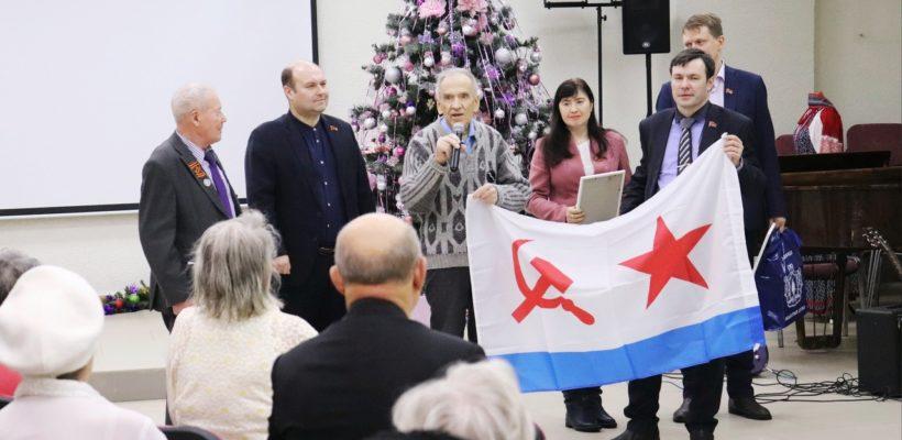 Депутаты коммунисты поздравили ветеранов с наступающим Новым Годом