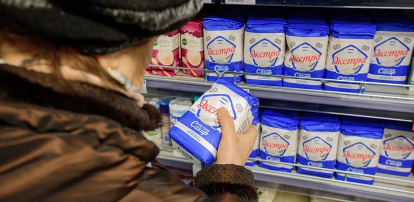 Цены на сахар в России растут в три раза быстрее, чем на мировом рынке
