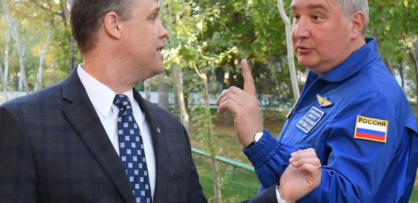 Рогозин за год повысил себе зарплату в «Роскосмосе» в 1,5 раза — до 44 млн рублей