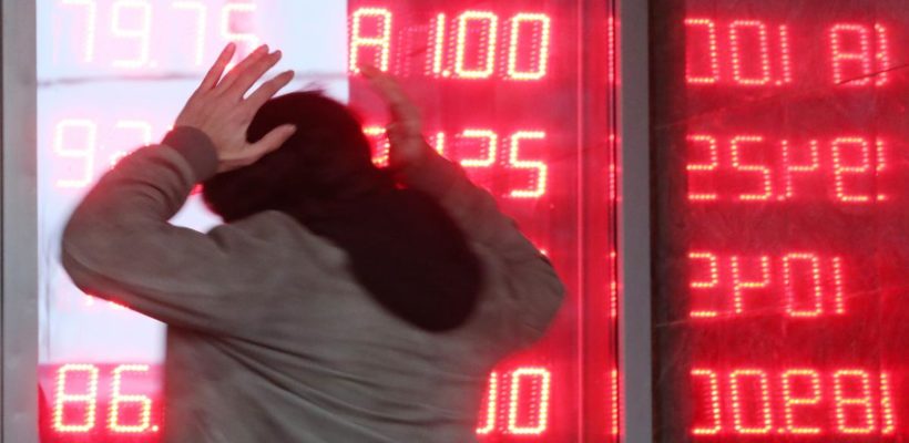 Минфин России начнет ослаблять рубль