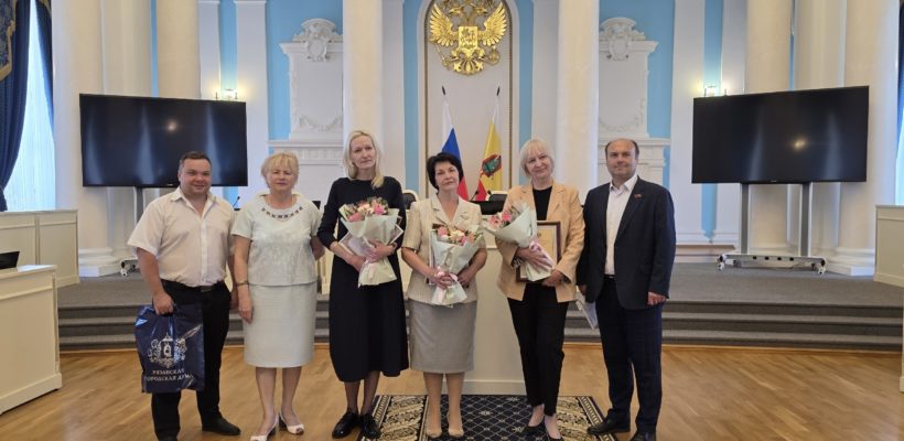Депутаты поздравили  хранителей искусства