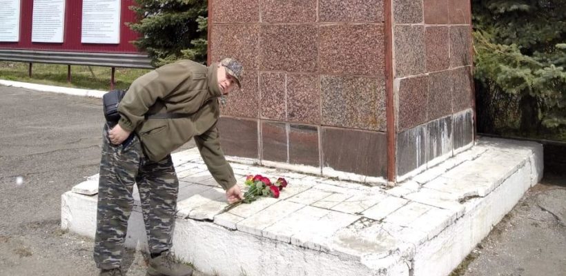 Ермишинские коммунисты возложили цветы к памятнику Ленину в его день рождения