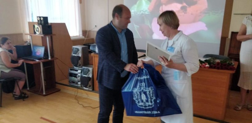 Денис Сидоров поздравил коллектив Городской клинической больницы №4
